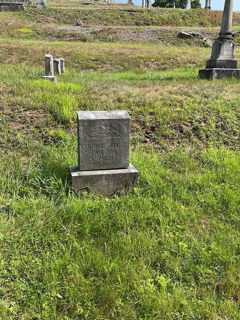 Gertrude Bonett Thomas's grave. Photo 1