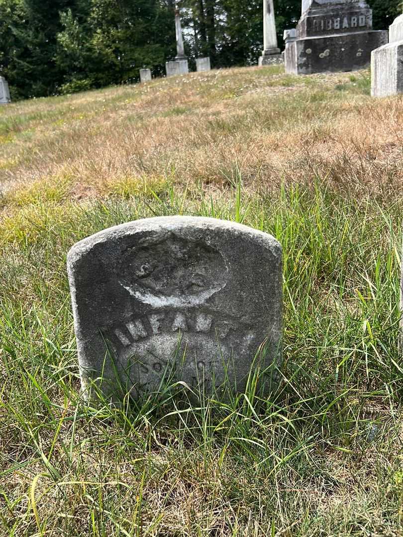 Infant Matthews's grave. Photo 2