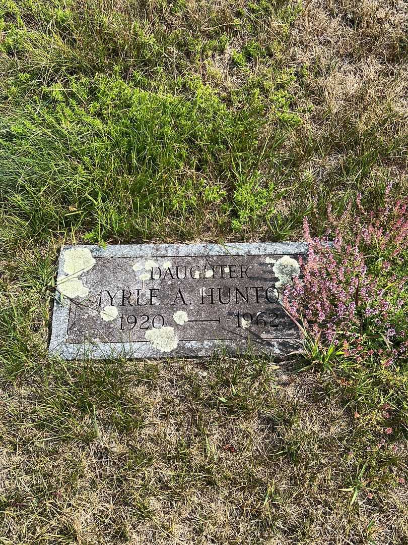 Myrle A. Young Huntog's grave. Photo 2