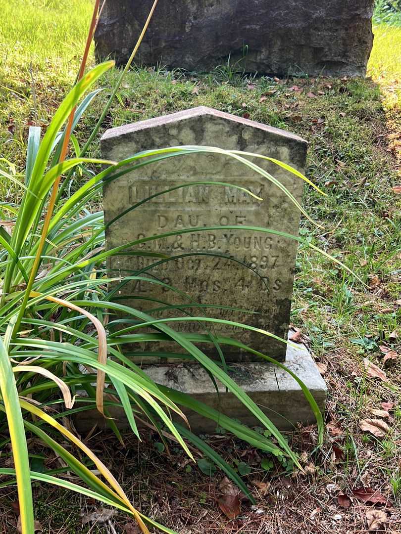 Lillian May Young's grave. Photo 2