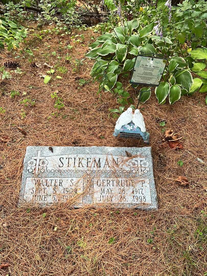 Walter S. Stikeman's grave. Photo 2