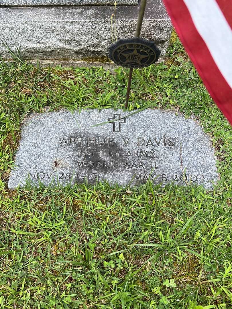 Arthur V. Davis's grave. Photo 3