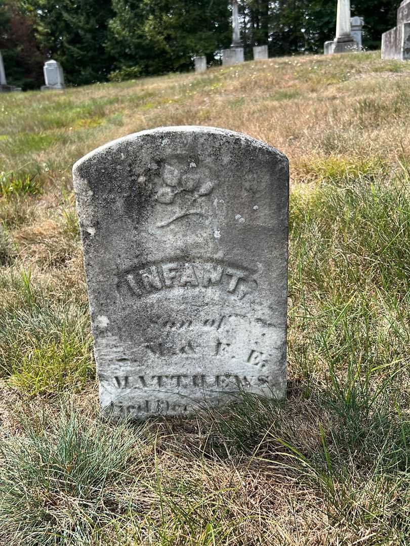 Infant Matthews's grave. Photo 2