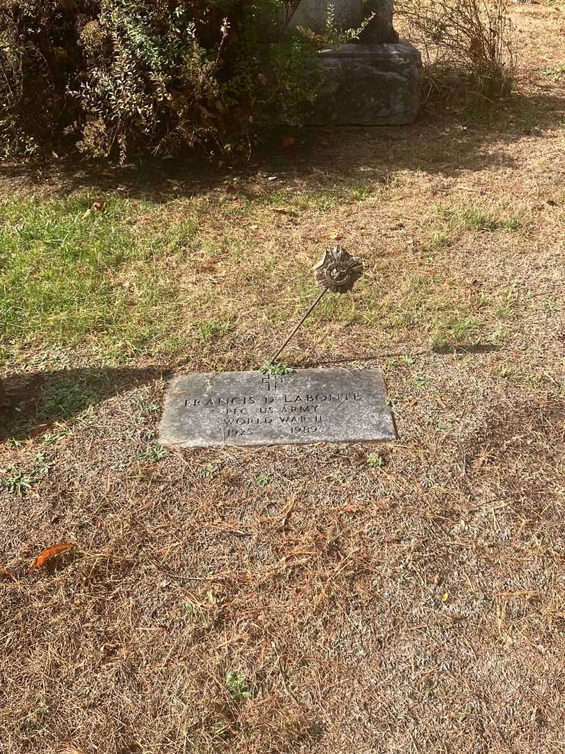 Francis D. Labonte's grave. Photo 1
