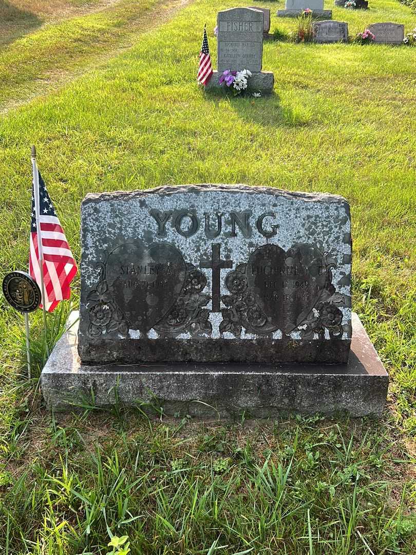Lucienne Y. T. Young's grave. Photo 2