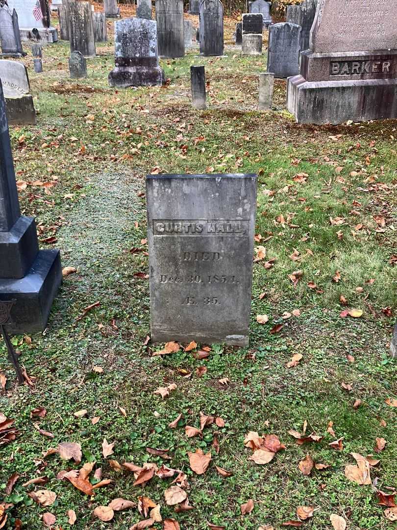 Curtis Hall's grave. Photo 1