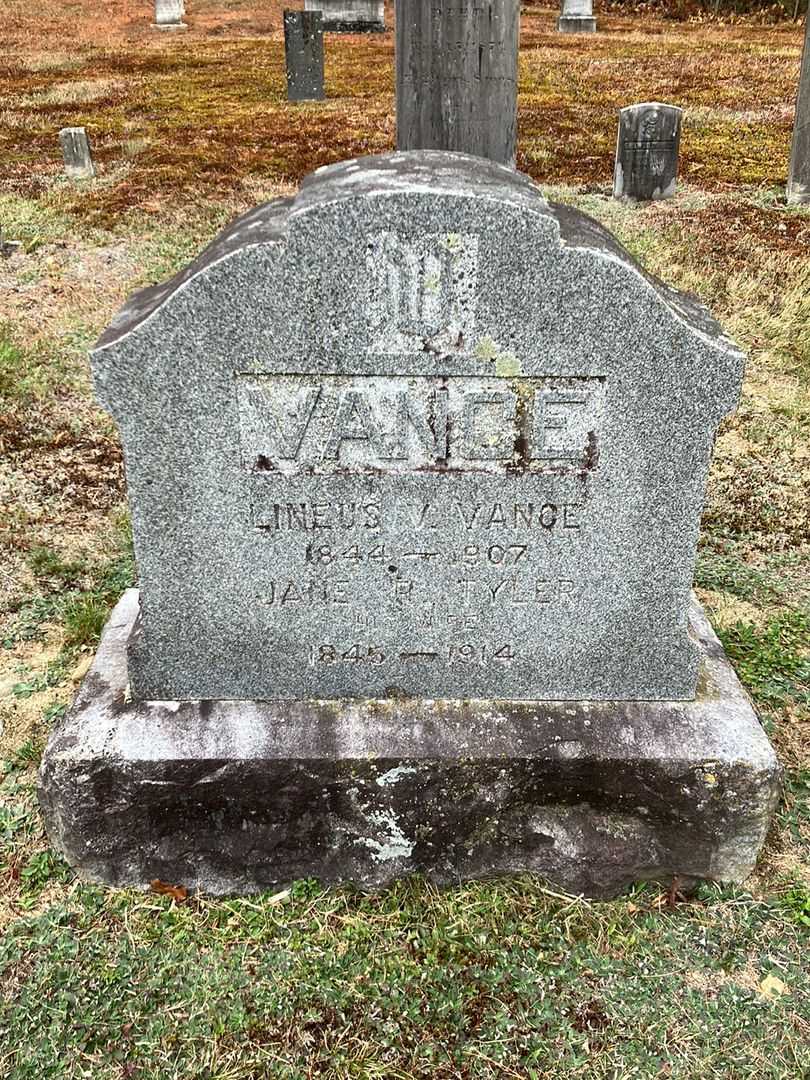 Lineus V. Vance's grave. Photo 2