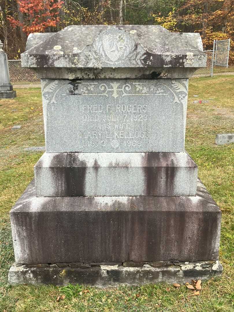 Mary L. Kellogg Rogers's grave. Photo 2