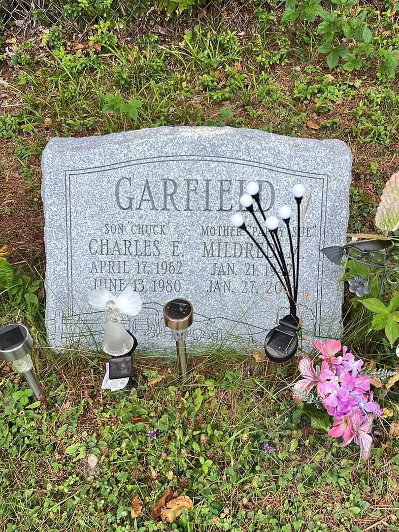 Mildred M. "Sue" Garfield's grave. Photo 2