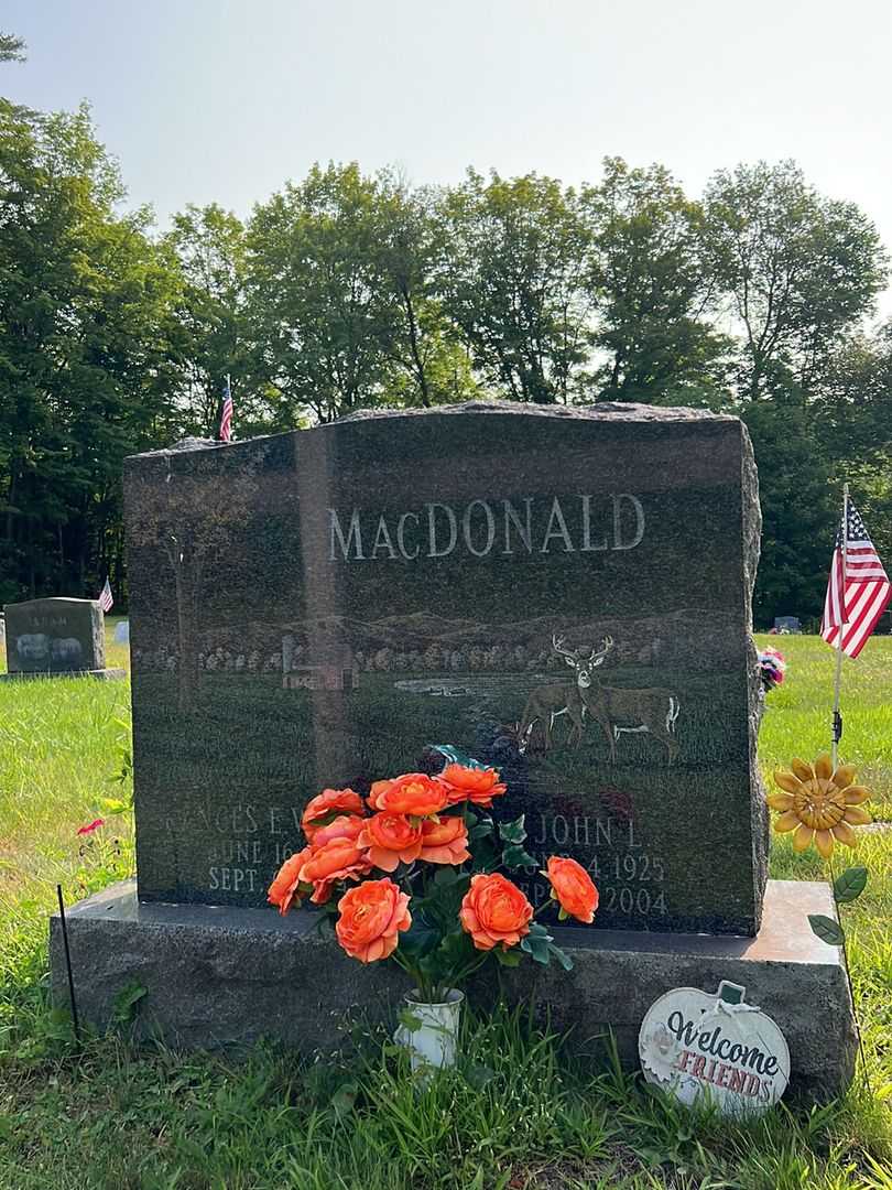 John L. MacDonald's grave. Photo 2