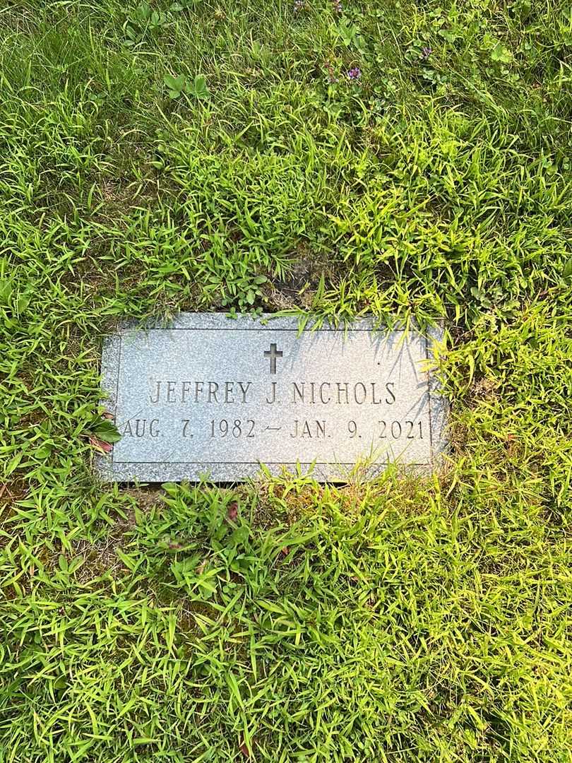 Jason W. Nichols's grave. Photo 6