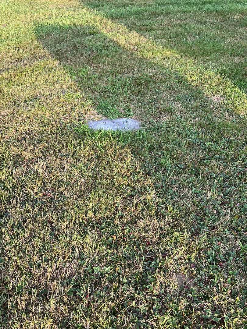 Lettie B. Warren's grave. Photo 4