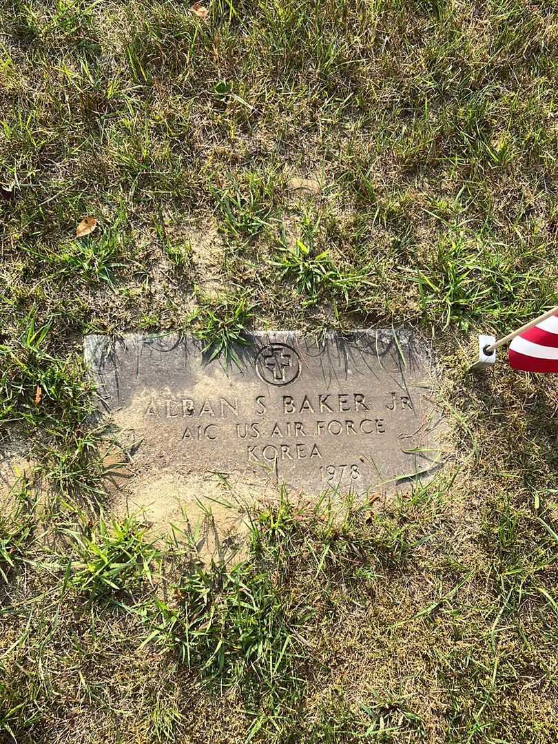 Alban Smilie Baker Junior's grave. Photo 3
