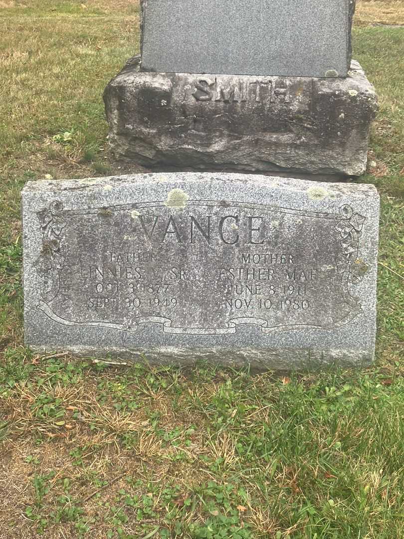 Esther Mae Vance's grave. Photo 2