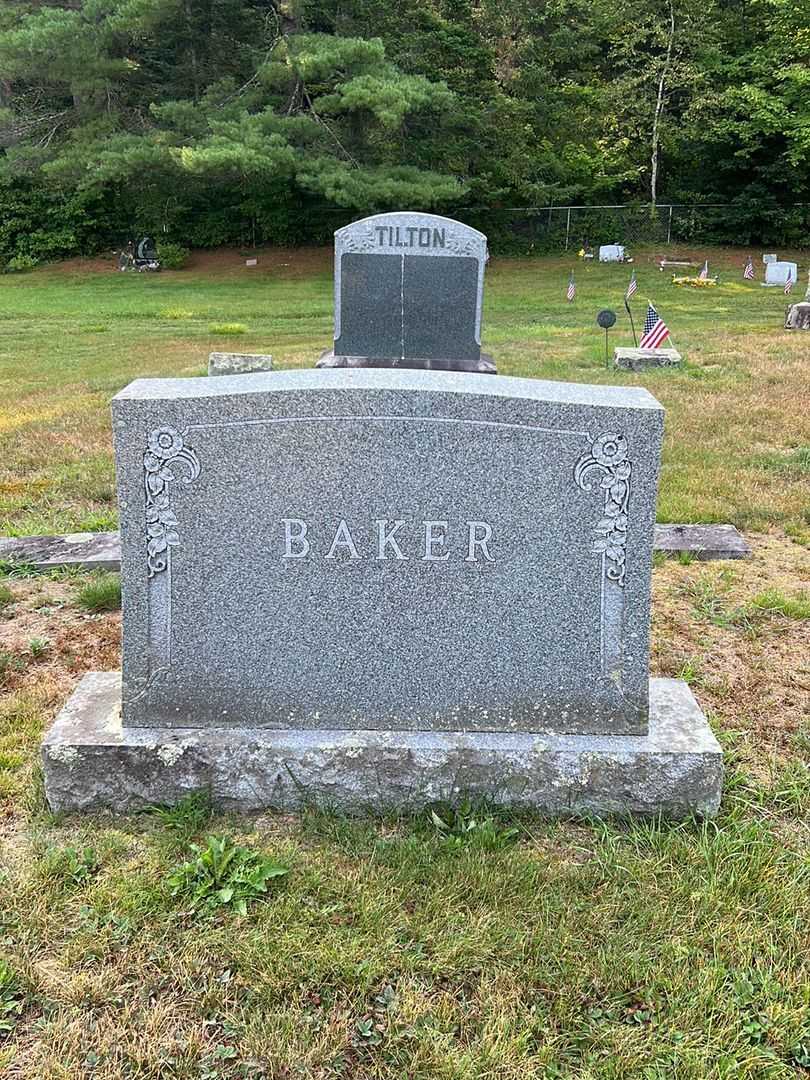 Georgietta Baker's grave. Photo 1