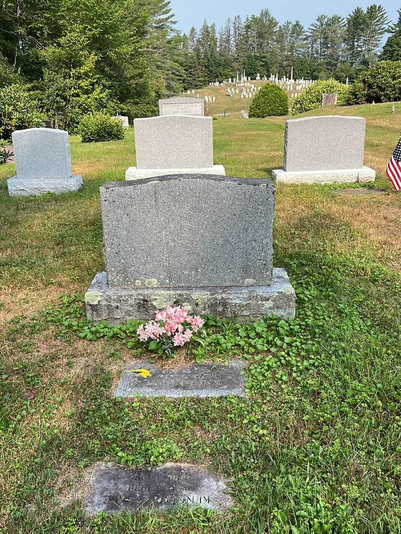 Melvin Reed Hale's grave. Photo 1
