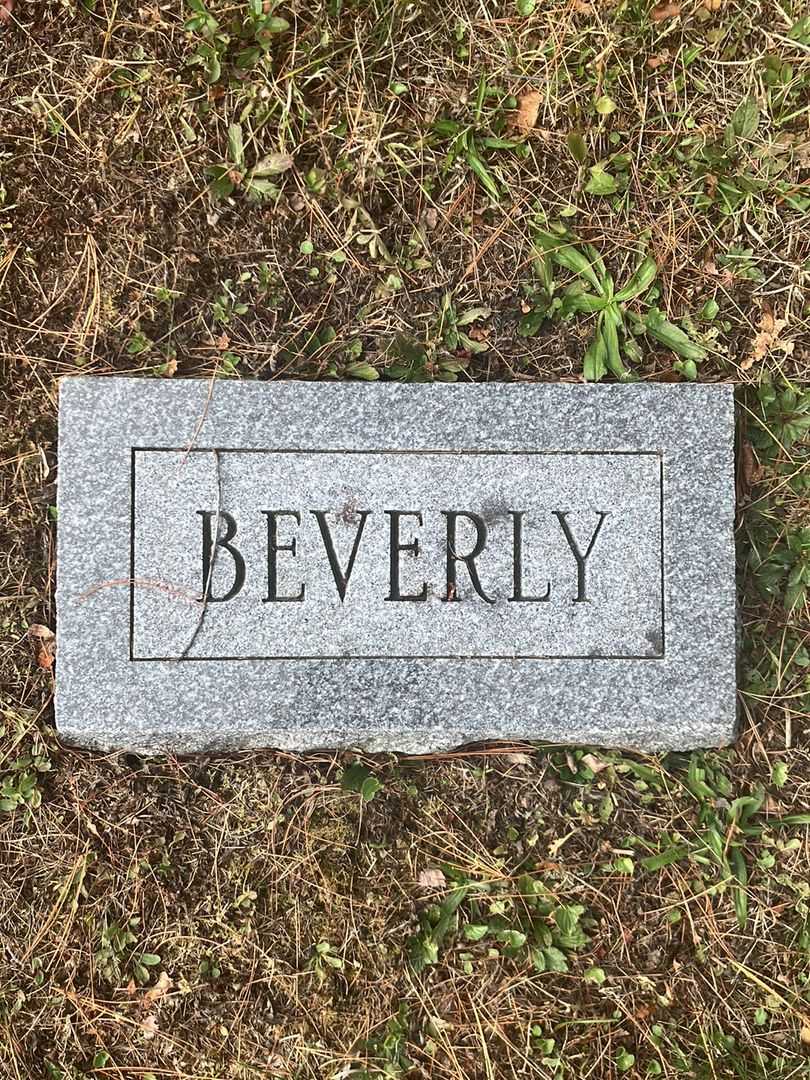 Beverly M. Woodbury's grave. Photo 2