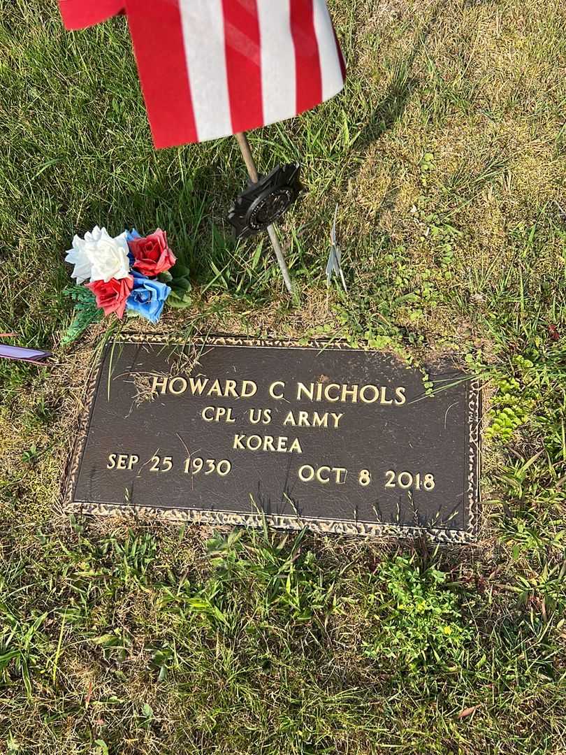 Howard C. Nichols's grave. Photo 3