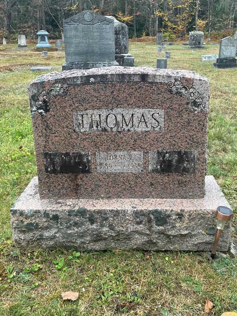 Harry P. Thomas's grave. Photo 2