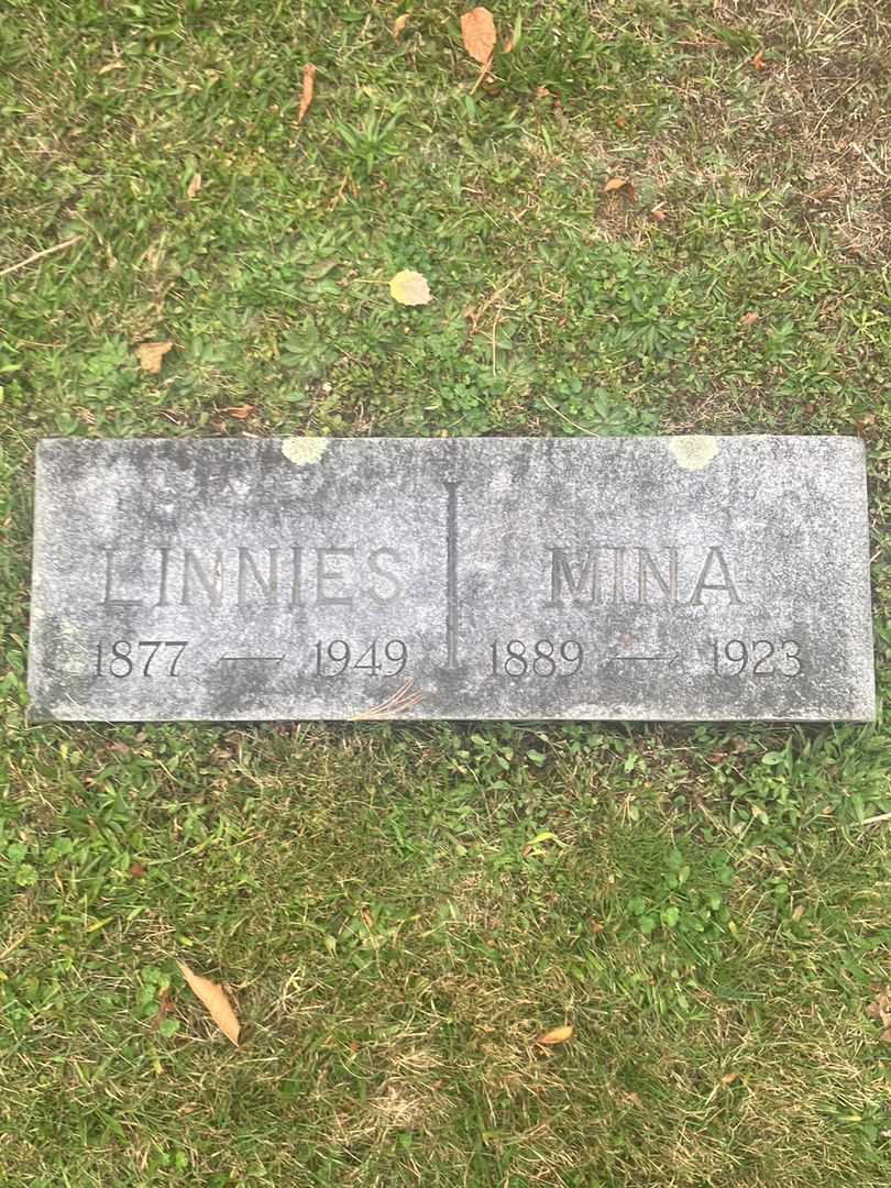 Mina Vance's grave. Photo 2