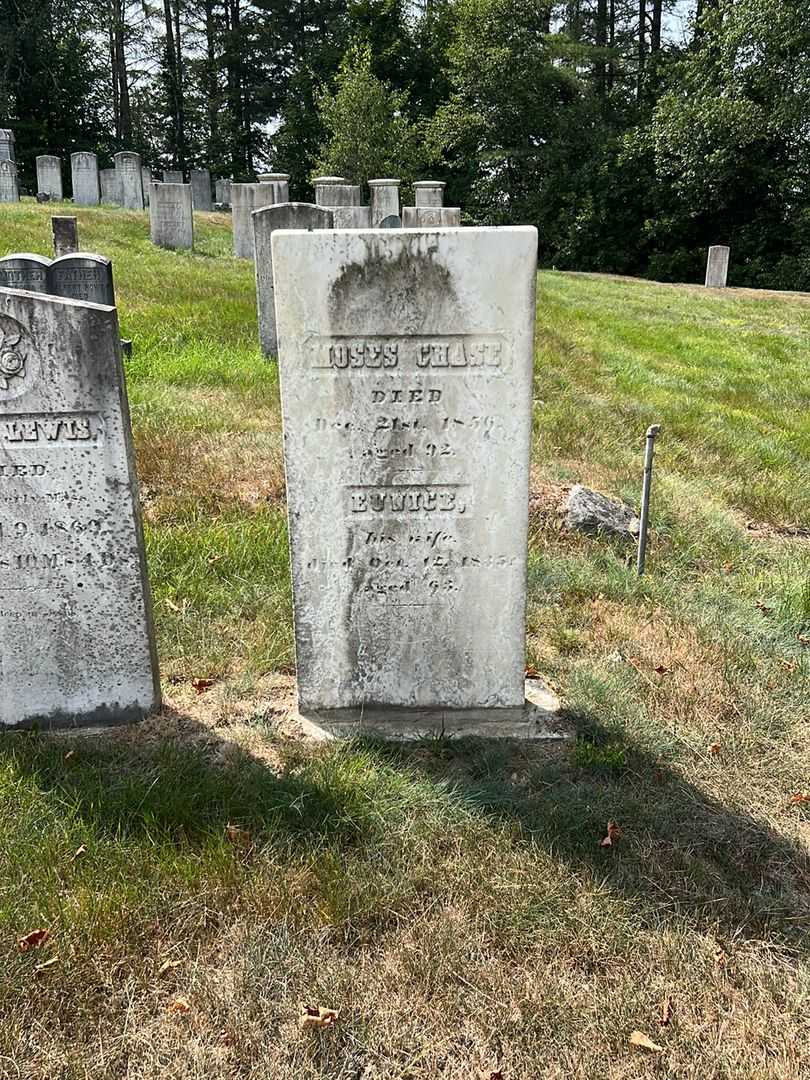 Eunice Chase's grave. Photo 1