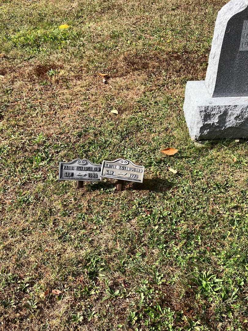 Katie Esterguard's grave. Photo 1