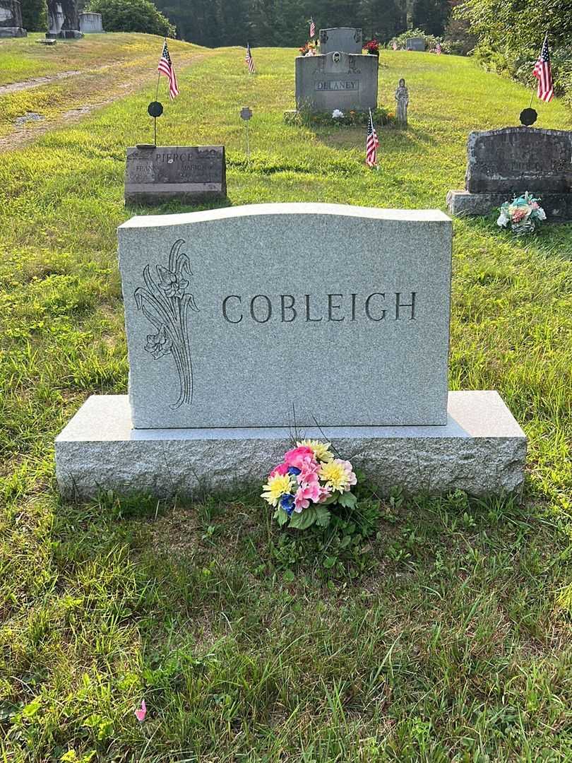 Olga Calacci Cobleigh's grave. Photo 1