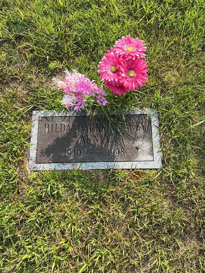 Hilda Parks Placey's grave. Photo 3