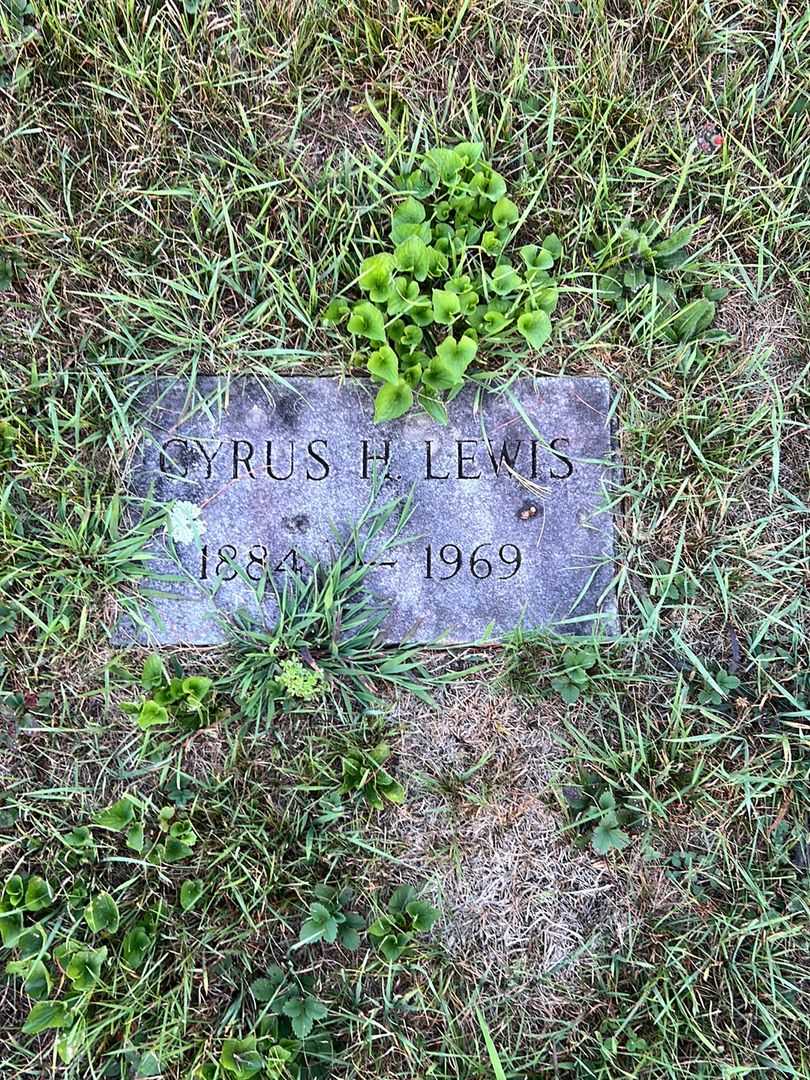 Cyrus H. Lewis's grave. Photo 3