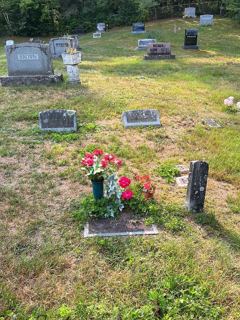 Glenna W. Hale's grave. Photo 1