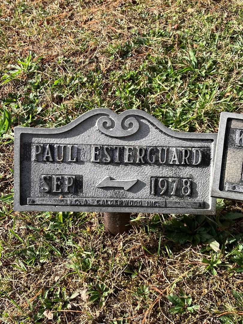 Paul Esterguard's grave. Photo 2