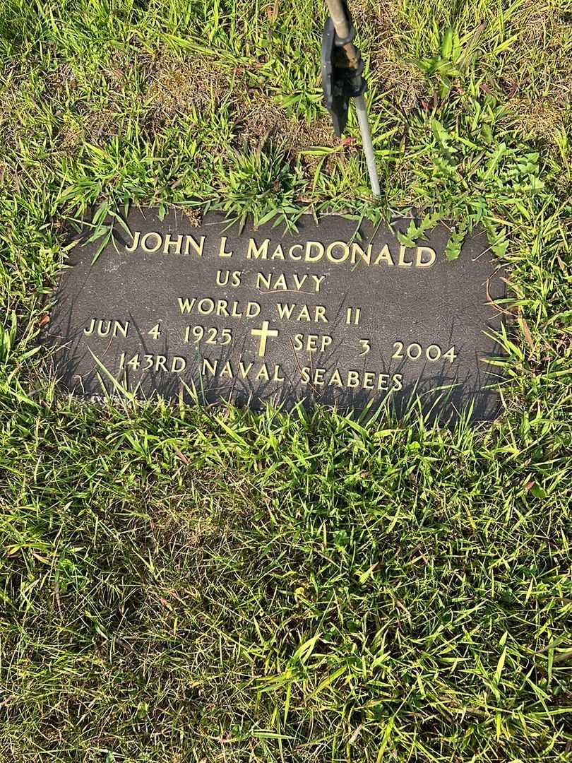 John L. MacDonald's grave. Photo 3
