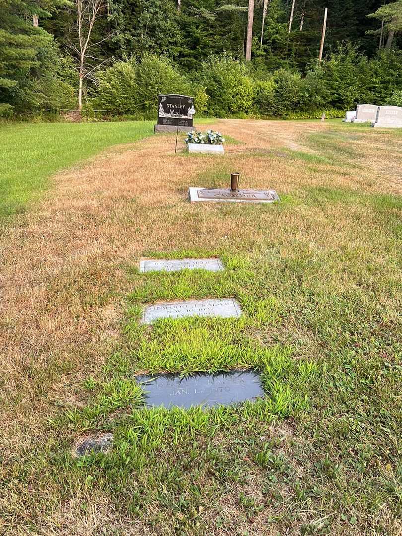 Linwood J. Kaiser's grave. Photo 1