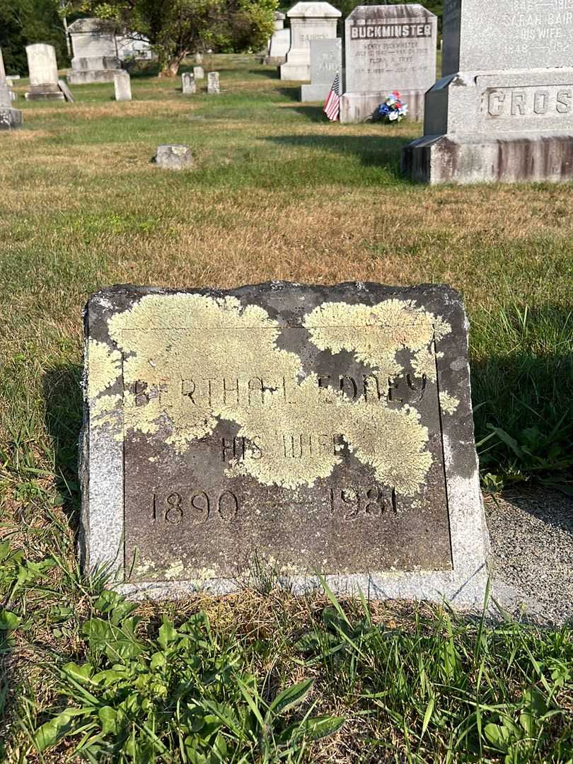 Bertha L. Edney Cross's grave. Photo 2