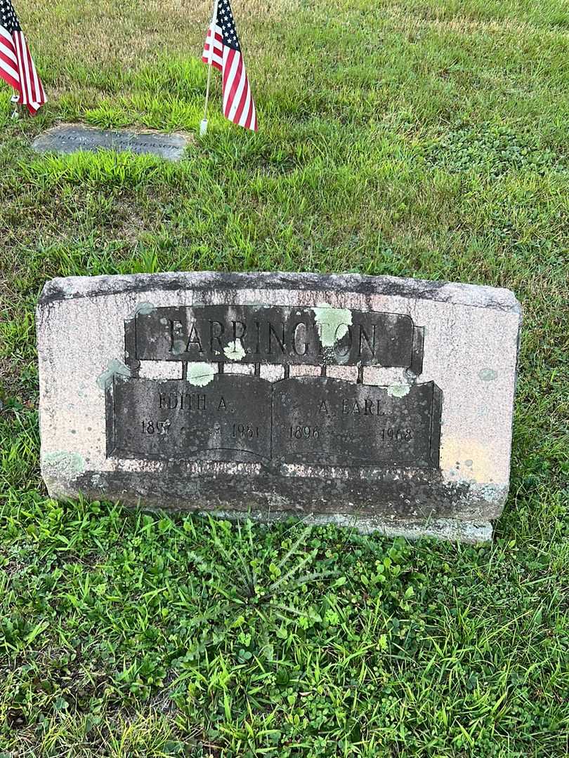 Edith A. Farrington's grave. Photo 2