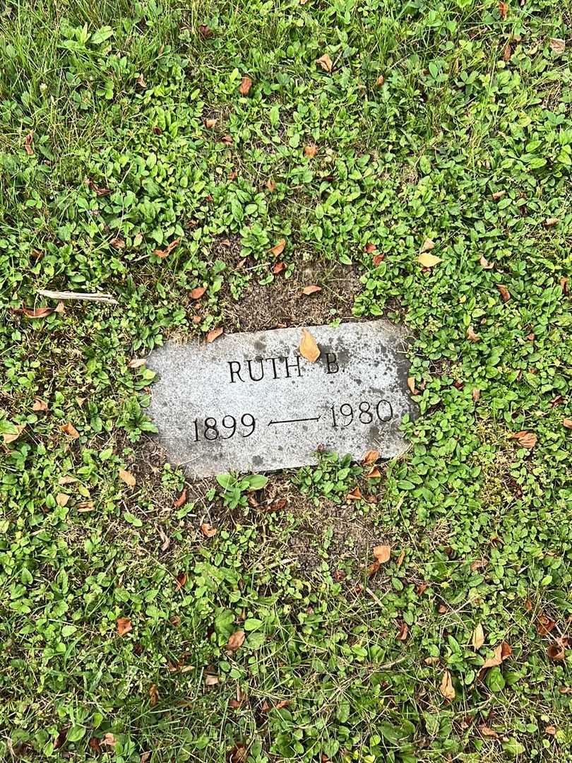 Ruth B. Warren's grave. Photo 3