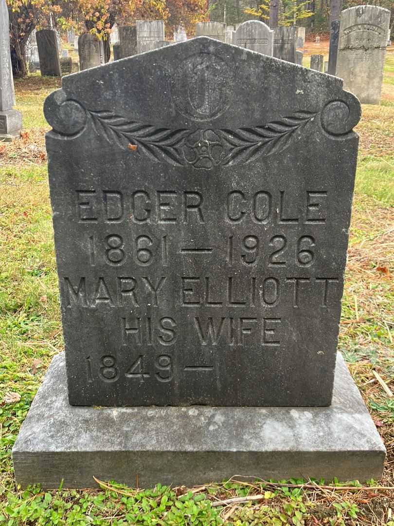 Mary Elliott Cole's grave. Photo 2