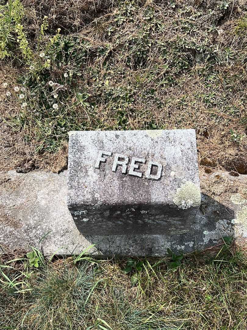 Frederick S. "Fred" Seavey's grave. Photo 2
