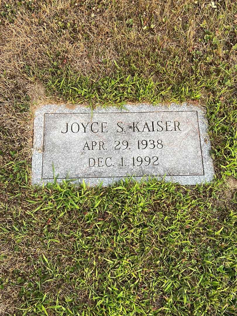 Joyce S. Kaiser's grave. Photo 2