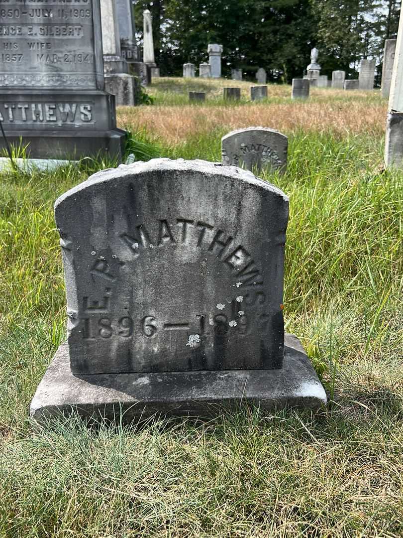 Evelyn P. Matthews's grave. Photo 2