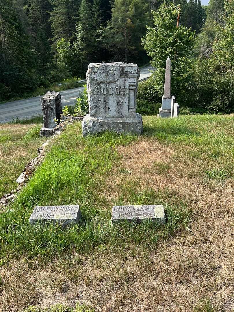 Laura Gee Hodge's grave. Photo 2