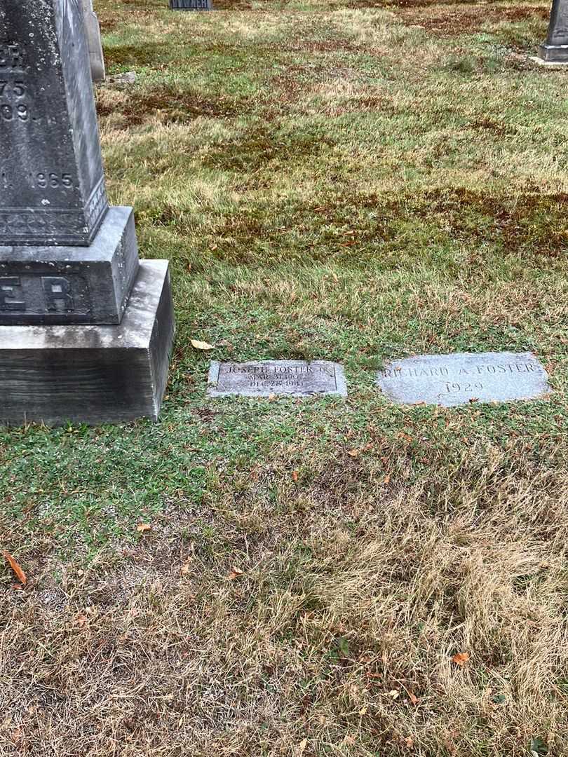 Joseph Foster Junior's grave. Photo 1