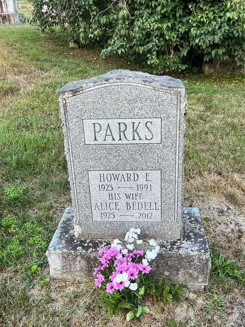 Howard E. Parks's grave. Photo 2
