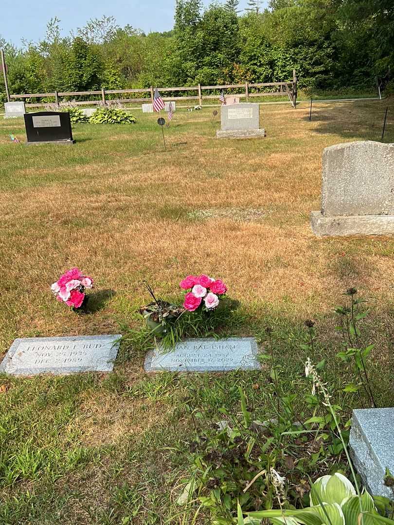 Joan Rae Isham's grave. Photo 2