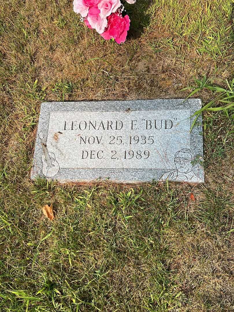 Leonard E. "Bud" Isham's grave. Photo 3