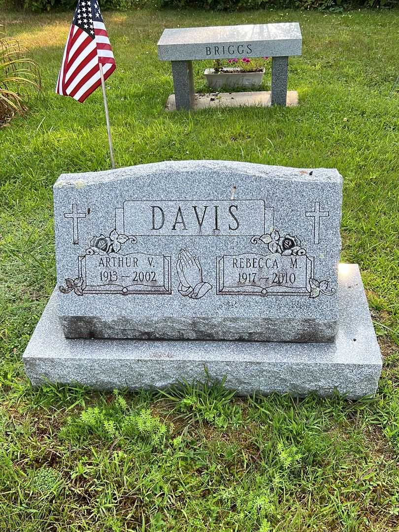 Arthur V. Davis's grave. Photo 2