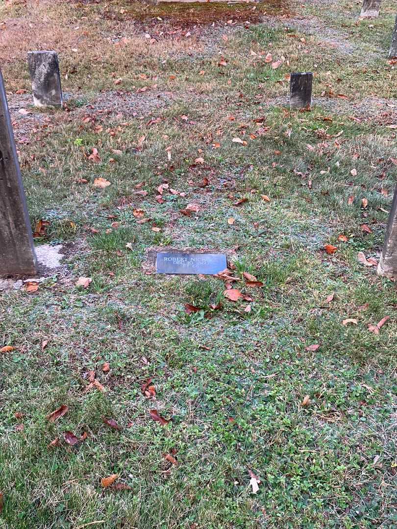 Robert Nichols's grave. Photo 1
