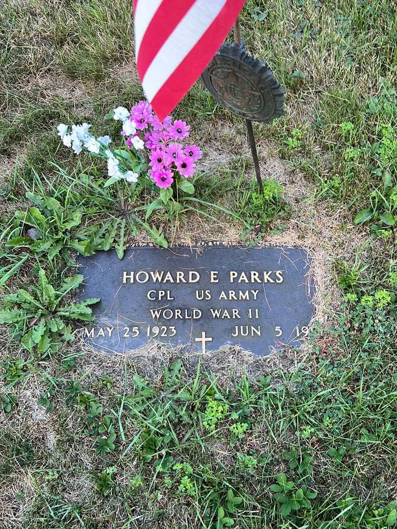 Howard E. Parks's grave. Photo 3